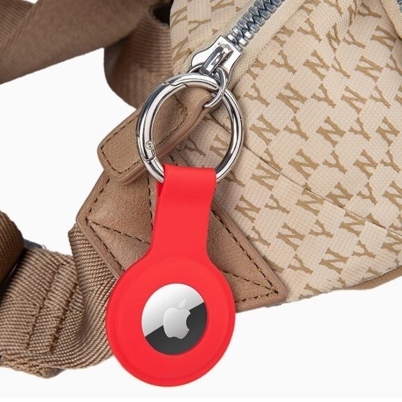 Apple Air Tag Holder Case Cover Red Silicone Sleeve Skin Keychain Ring OrB1 - Picture 7 of 9